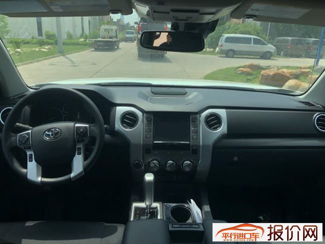 2018款丰田坦途5.7L加规版皮卡 18越野轮天窗现车44万