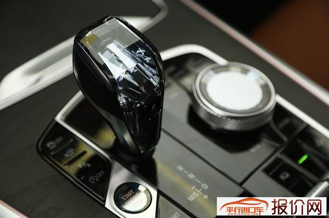 宝马X7正式上市 售价100-162.8万元