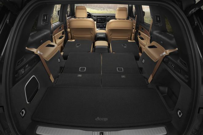 全新Jeep大切诺基L首推3排座椅 尺寸增大提升豪华感