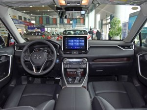 RAV4荣放热销中 优惠高达1.3万