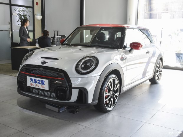 MINI JCW售价34.18万起 欢迎试乘试驾