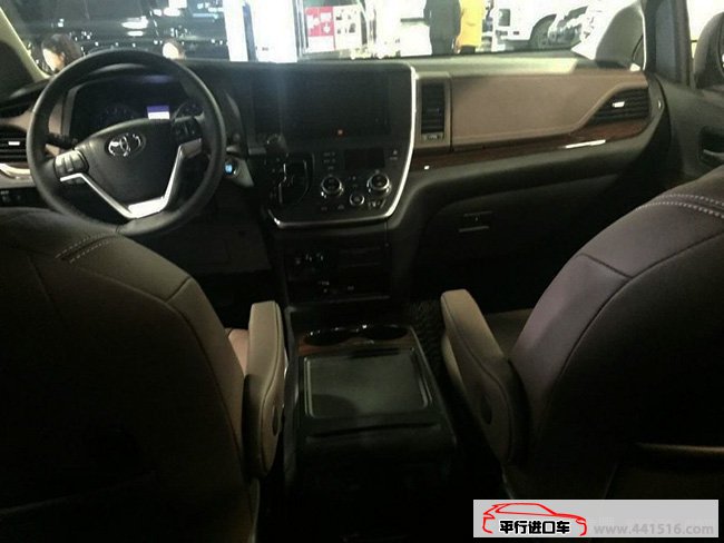 2017款丰田塞纳3.5L四驱顶配版 豪华商务车惠报价